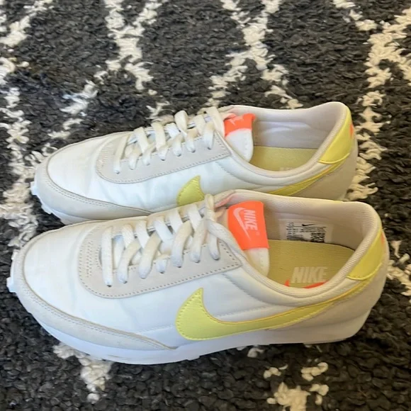 Nike Daybreak Women's Low Pale Ivory Light Citron Casual Sneakers | EUC Size 7.5 - Picture 3 of 8